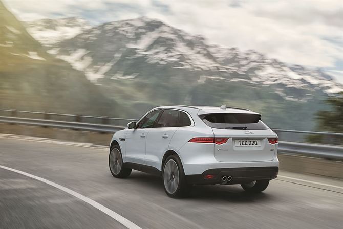 Jaguar F-Pace 3.0L V6 S/C AWD Portfolio