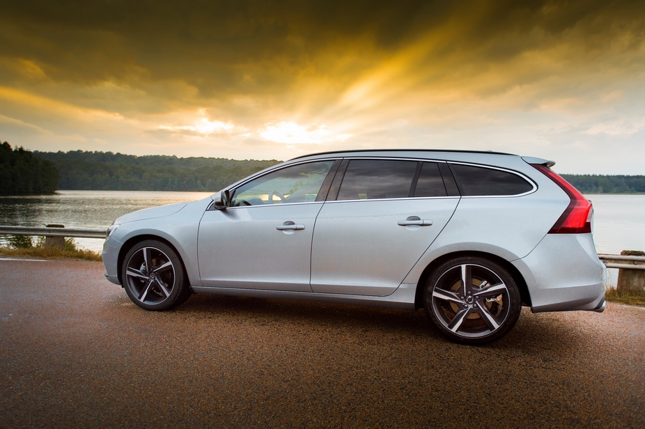 Volvo V60 D2 R-Design Momentum Geartronic