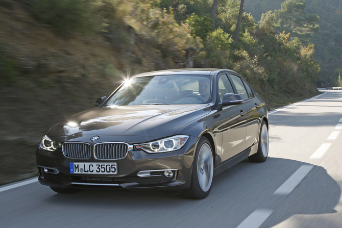 BMW 328i AT Modern