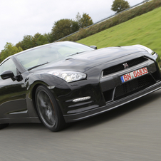 2013 Nissan GT-R Gets Power Boost, Better Suspension and Optional Ceramic Brakes