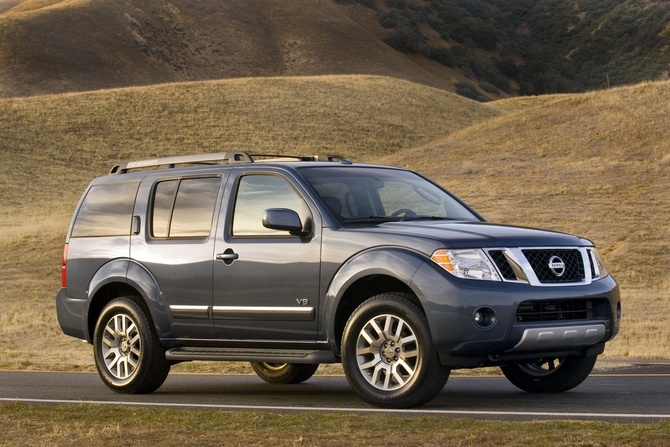 Nissan Pathfinder Silver Edition 4X2