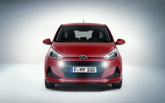 Em termos de motores o Hyundai i10 continua a ser alimentado pelos mesmos motores de 1.0 e 1.25 litros a gasolina com 65 e 86hp