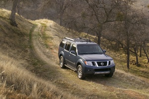 Nissan Pathfinder SV 4X2