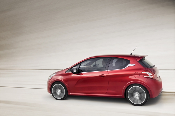 Peugeot 208 GTI e XY revelados antes de Genebra