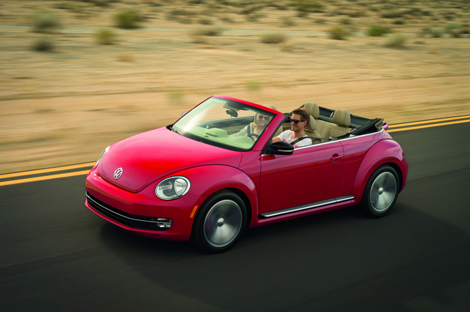 O Beetle Cabrio é uma das opções descapotável da Volkswagen na Europa