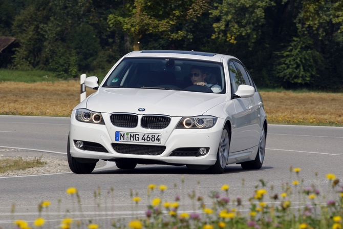 BMW 320d Navigation EfficientDynamic (E90) LCI