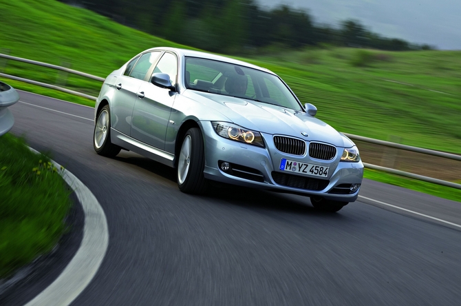 BMW 320d Lifestyle (E90) LCI