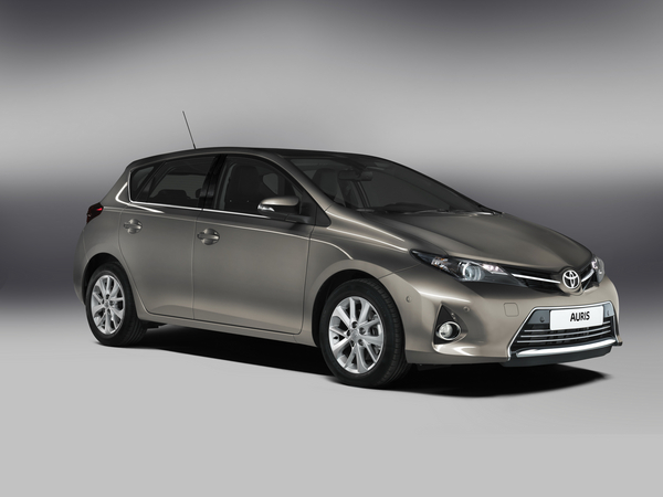 Die Front des neuen Auris trägt das neue Markengesicht von Toyota.