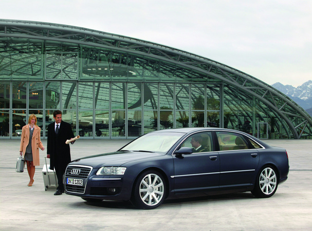 Audi A8 6.0 W12 quattro Longo