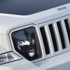 Jeep Wrangler and Liberty Arctic Editions Add Winter-Themed Exterior and Interior