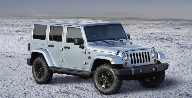 Jeep Wrangler and Liberty Arctic Editions Add Winter-Themed Exterior and Interior