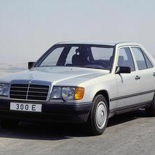 Mercedes-Benz 200 E AT