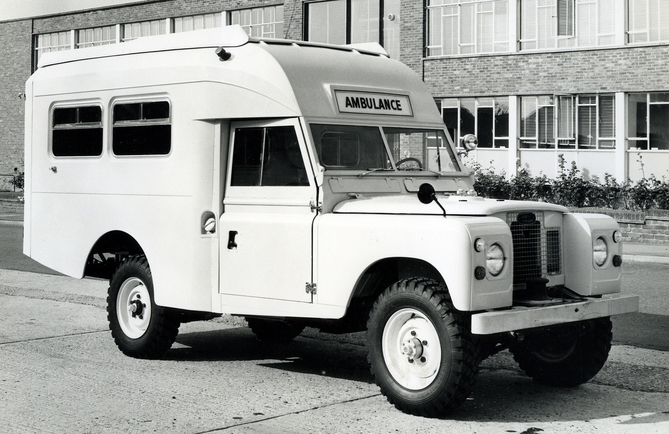 Land Rover Series II 109 Ambulance