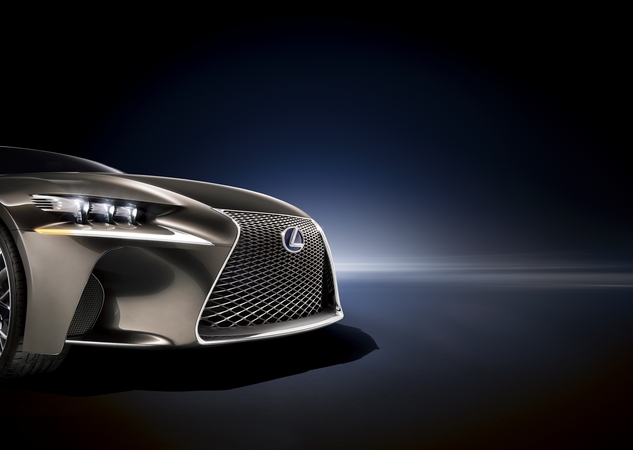 Lexus revela LF-CC e LS para a Europa em Paris