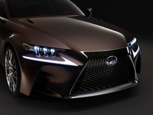 Lexus revela LF-CC e LS para a Europa em Paris