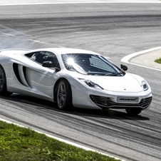 A McLaren está a tentar apanhar os italianos com o MP4-12C