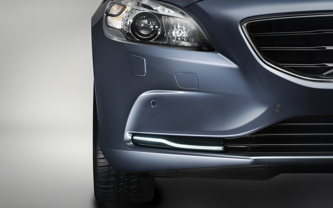 Volvo Officially Unveils V40 with Specs