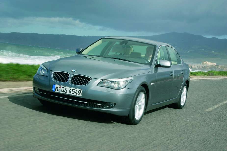 BMW 528i (US)