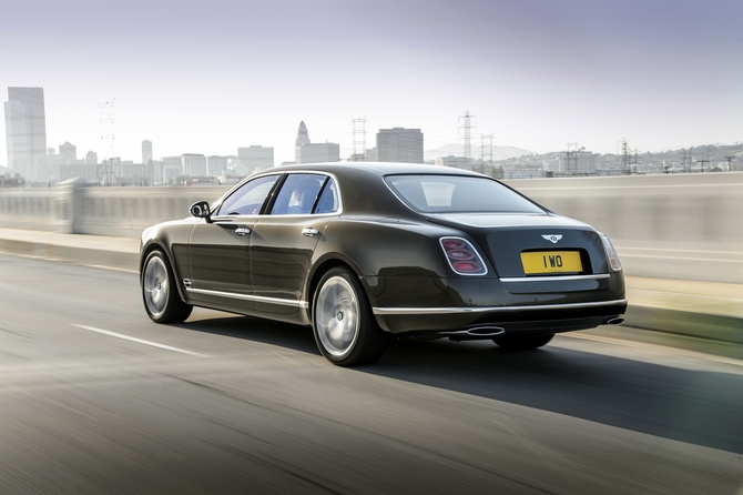 New Mulsanne Speed complies to the EU6 emissions standards with 342g/km of CO2 and an average fuel consumption of 14,6l/100km