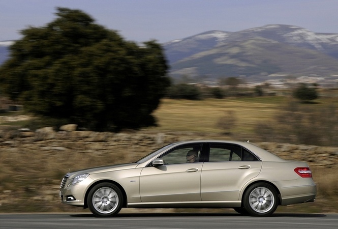 Mercedes-Benz E 250 CGI BlueEFFICIENCY