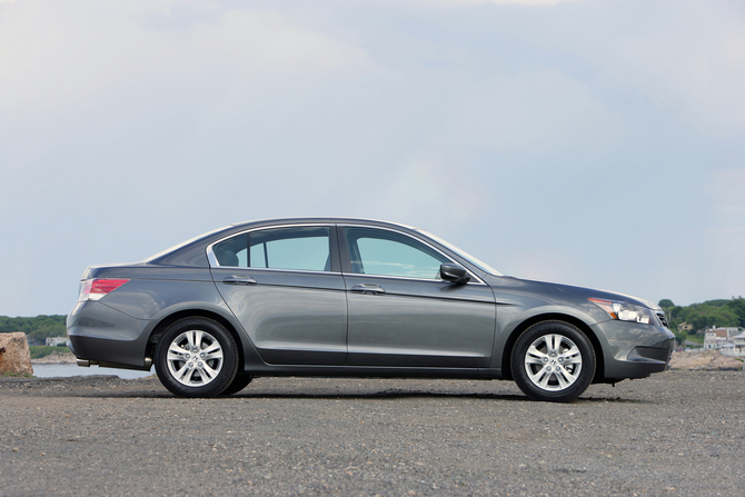 Honda Accord LX-P 5-Spd AT (USA)