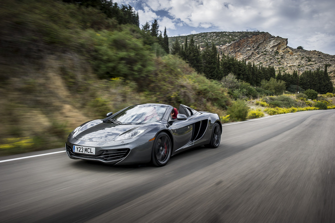 A gama da McLaren consiste neste momento nos modelos Coupé e Spider do MP4-12C