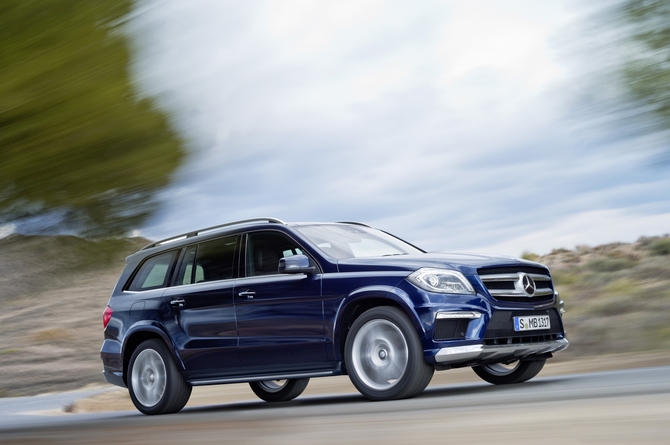 A Mercedes lança o Classe GL, o maior e mais luxuoso SUV da marca