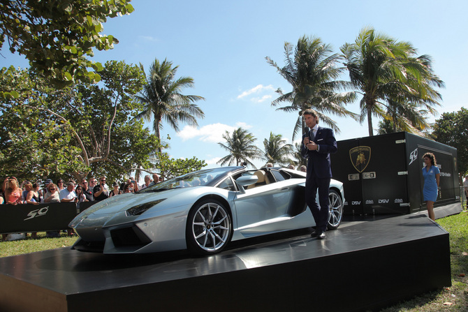 O CEO Stephan Winkelmann esteve presente no lançamento norte-americano do Aventador Roadster