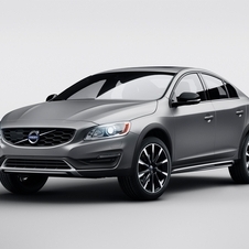 Like the V60 Cross Country, the new S60 Cross Country receives a 65mm higher ground clearance and the same traction all-wheel drive technology