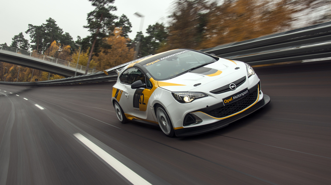 In den ersten beiden von insgesamt vier Stufen kommt dabei der Opel ADAM zum Einsatz...