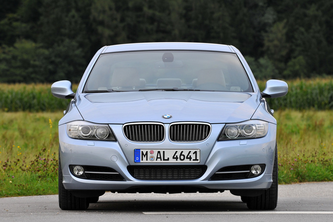 BMW 325i Navigation (E90) LCI