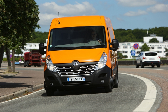 Renault Master Chassis Cabina Dupla Propulsão L4 3.5T 2.3 dCi S&S Rodado Duplo