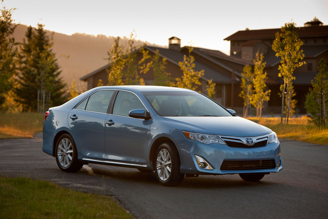 Toyota Camry Hybrid LE