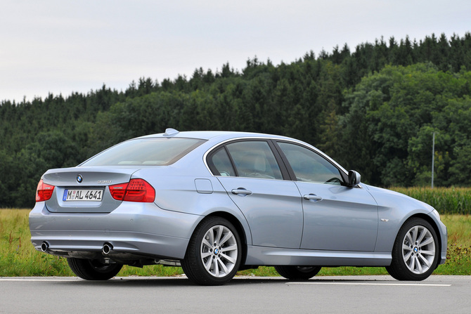 BMW 325i Navigation Auto (E90) LCI