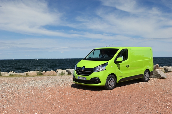 Renault Master Chassis Cabina Simples Propulsão L4 4.5T 2.3 dCi S&S Rodado Duplo