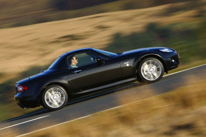 Mazda MX-5 Coupé Cabriolet 2.0i Kendo