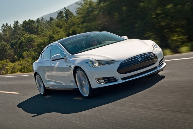 Tesla Model S Open for Orders and Customization