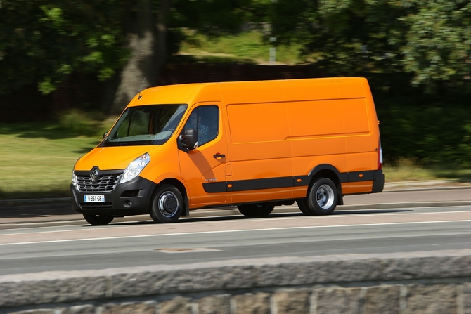 Renault Master Furgão Mercadorias Tracção L1H1 Teto Normal 2.8T 2.3 dCi