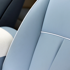 Detalhe do interior do Phantom Drophead Coupe inspirado na Art Deco