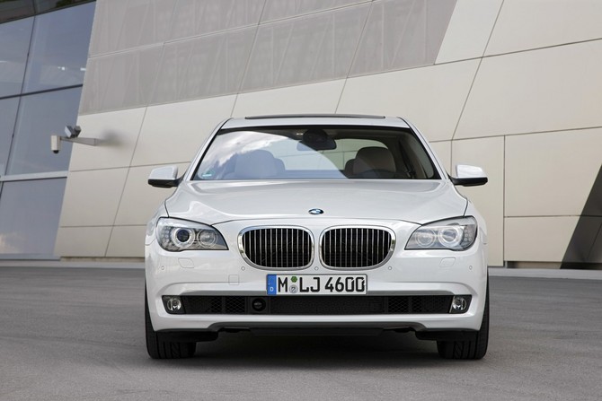 BMW 760i (F01)