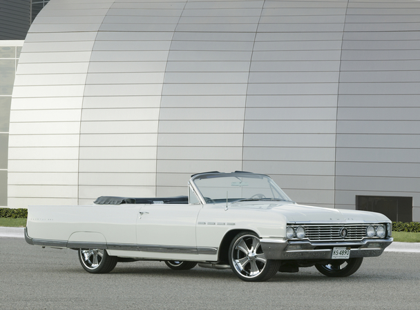 The extruded look of the body was strengthened more for this 1964 model