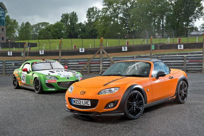 O kit é produzido pela Jota, que também produz a versão de corrida Mazda MX-5 GT4