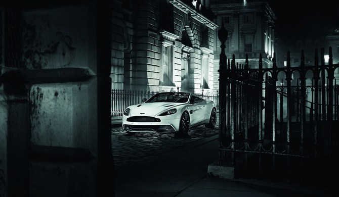 Aston Martin Vanquish Carbon White