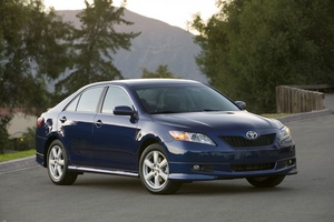 Toyota Camry SE 5-Spd MT