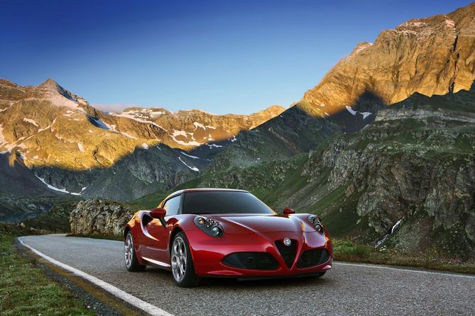 A Alfa Romeo quer que o 4C seja o símbolo da recuperação da marca