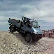 Iveco Daily 4x4 descending steep slope